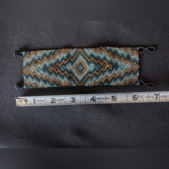 Handmade Beaded Bracelet - Picture 10 of 10